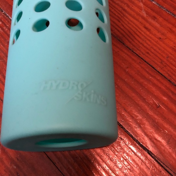 Box 1, Hydroskin Hydro Flask Cover - Picture 3 of 3